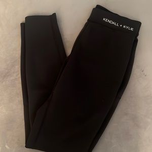 Kendall + Kylie, Black leggings, With White, Like New.